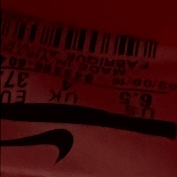 Nike Roshe Run Flyknit “Bright Crimson”. Size 6.5 - Picture 9 of 9